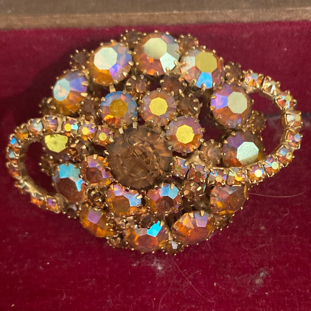 Antique broosh